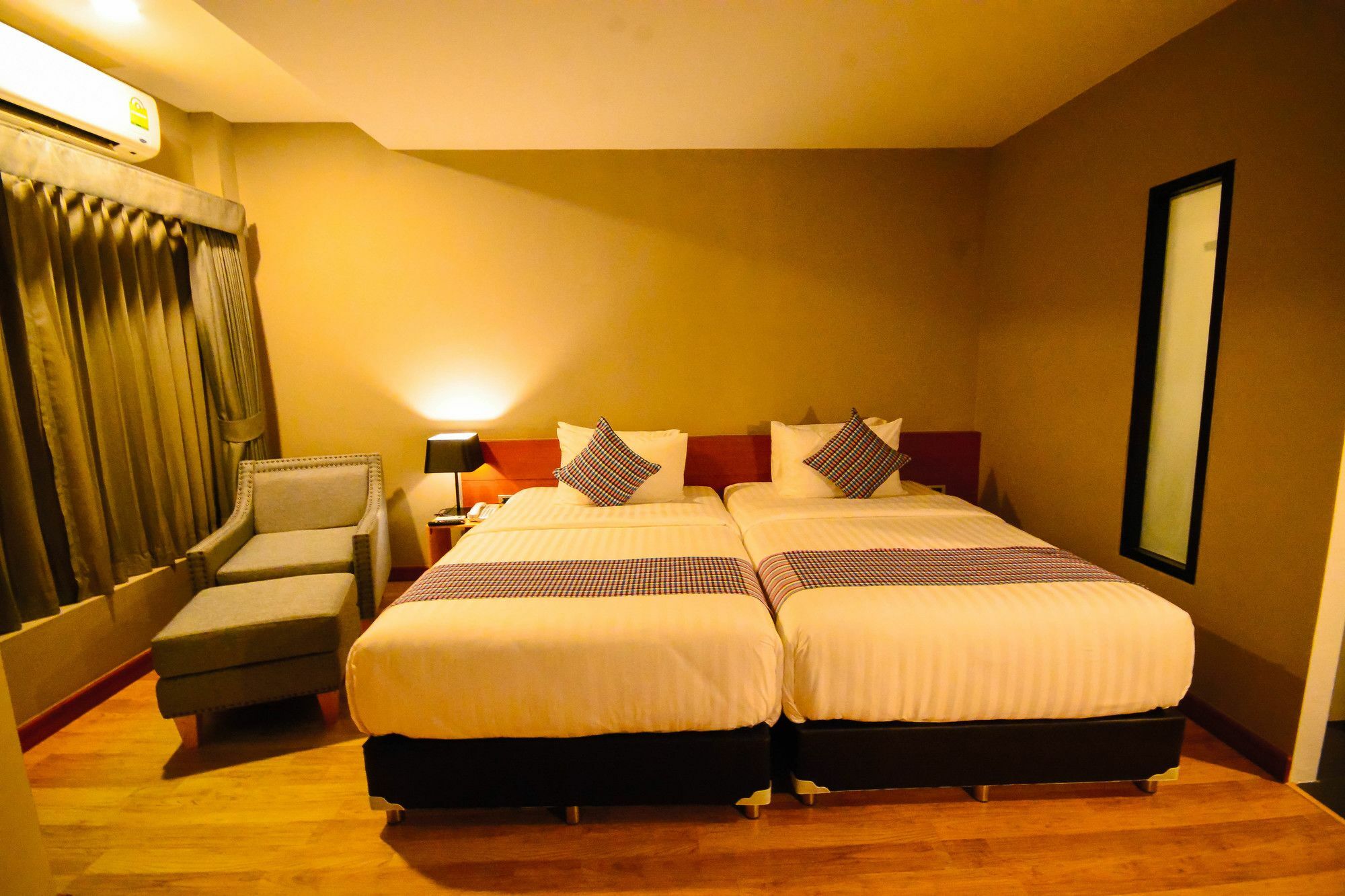 Comet Hotel סוראט תאני מראה חיצוני תמונה