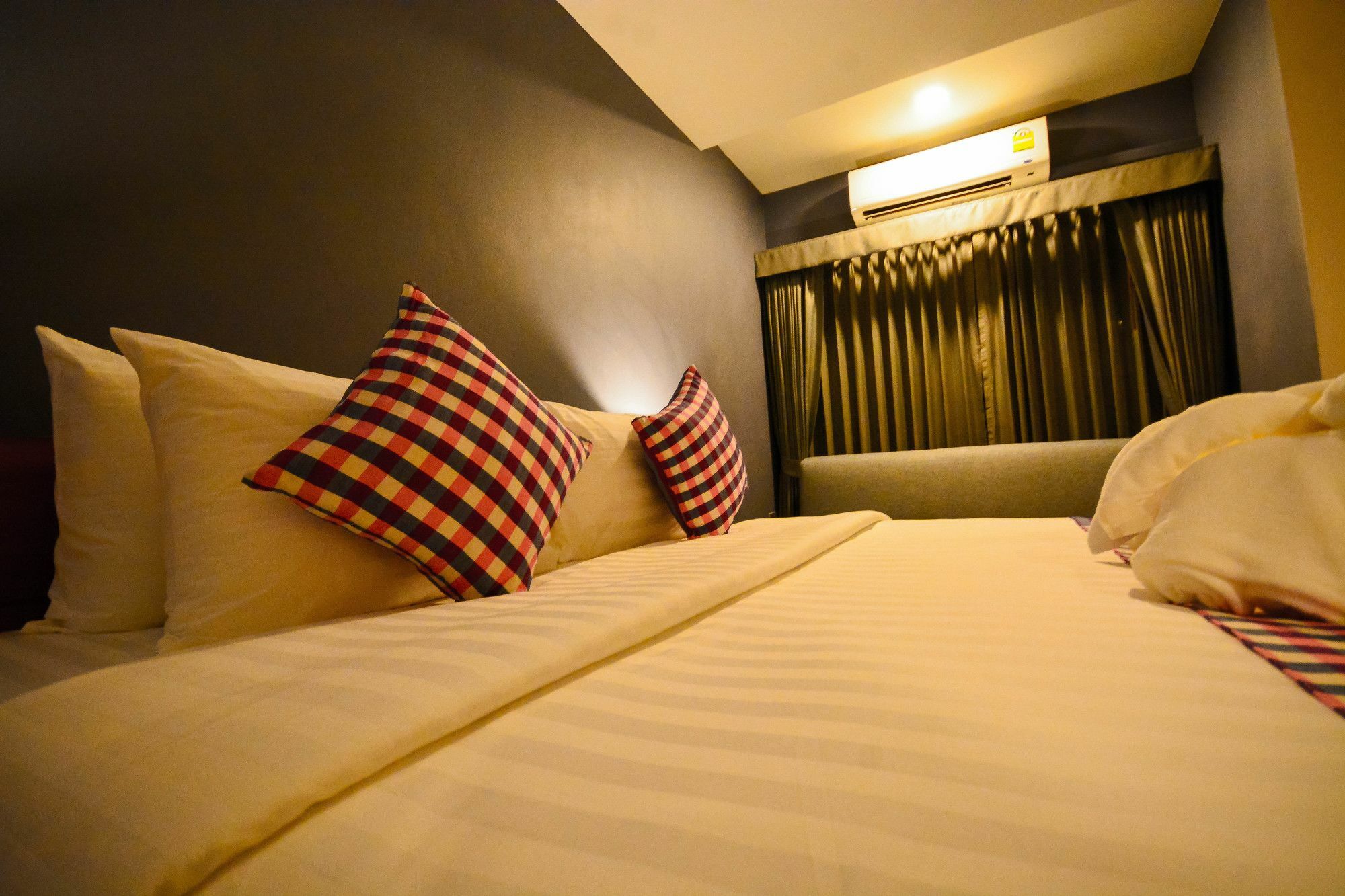 Comet Hotel סוראט תאני מראה חיצוני תמונה