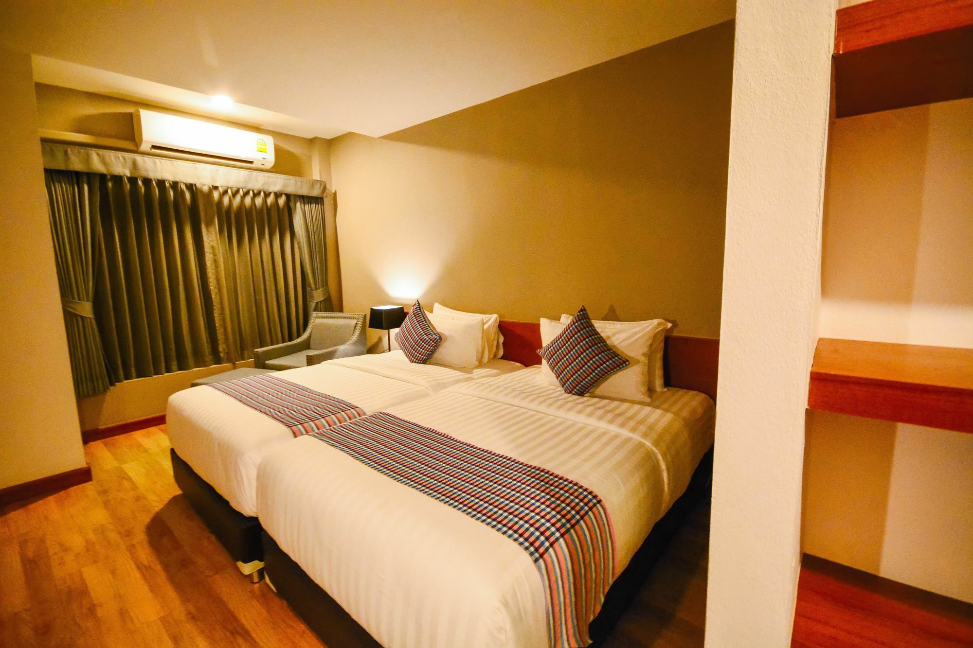 Comet Hotel סוראט תאני מראה חיצוני תמונה