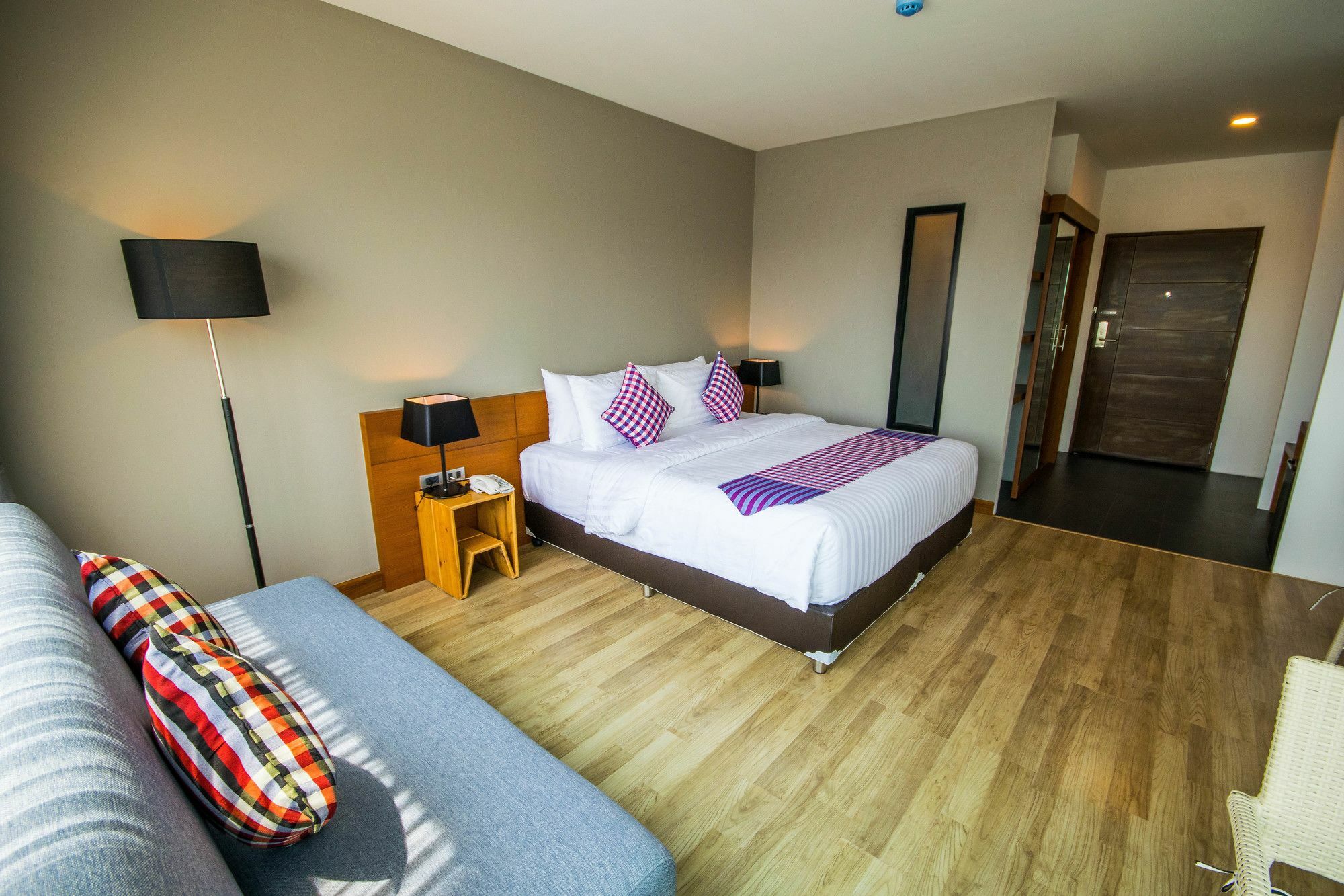 Comet Hotel סוראט תאני מראה חיצוני תמונה
